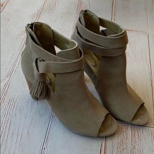 Joyfolie sz 7.5 cute booties Worn twice for events